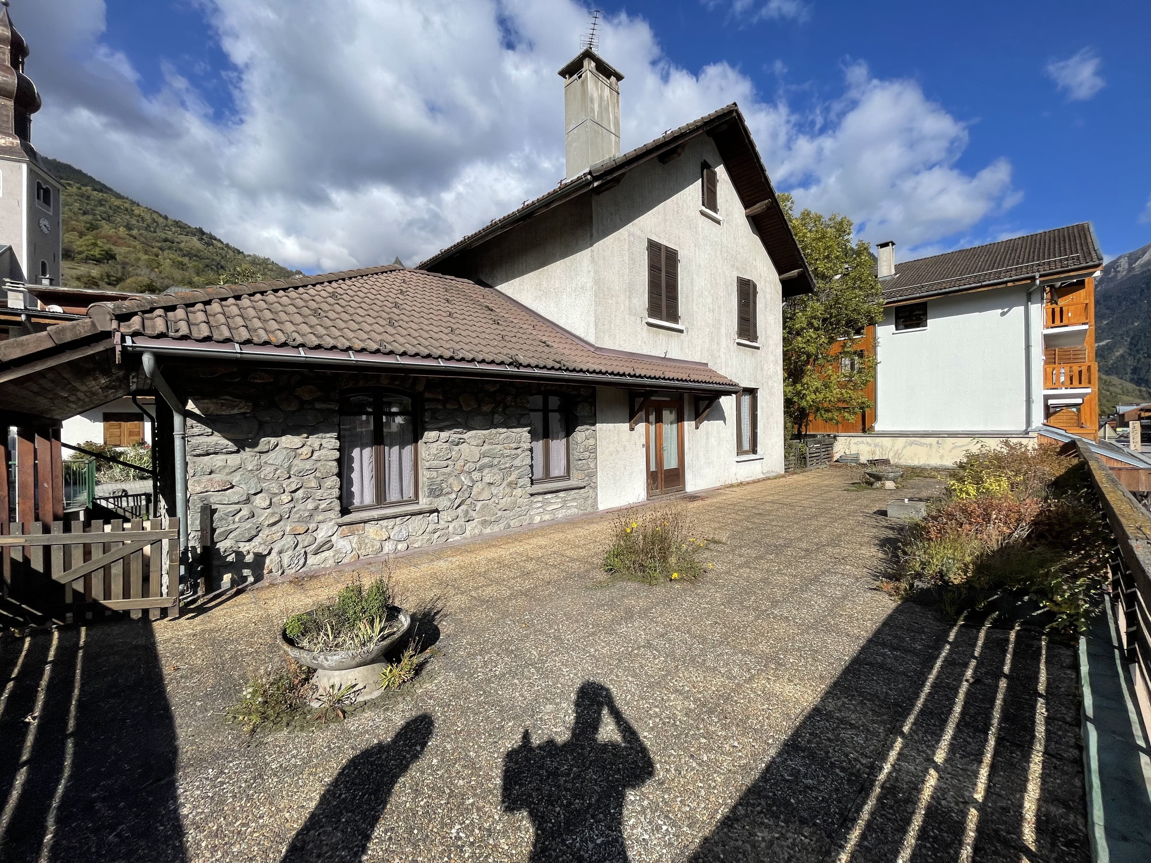 5-room house and shop in the center of 260 m²