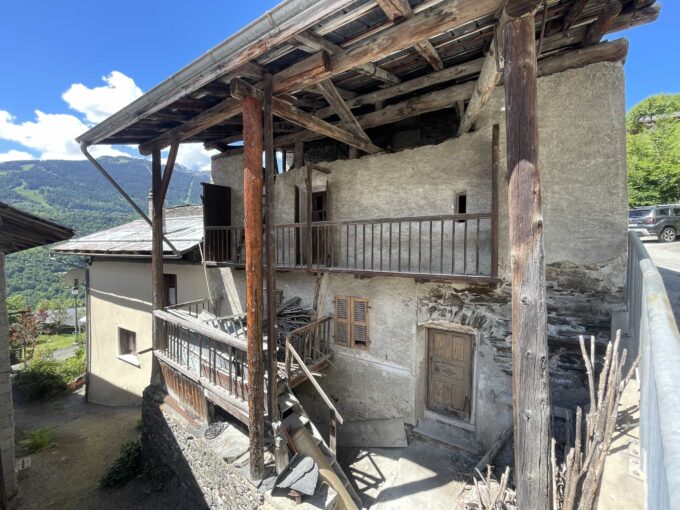 Grange mitoyenne 85 m²